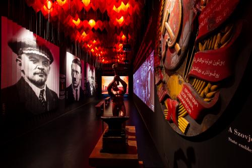 VÁRKERT BAZÁR I ÚJVILÁG SZÜLETETT KIÁLLÍTÁS I 2019_3